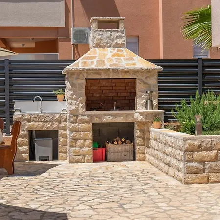 Maja With Private Pool דירה