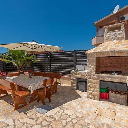 דירה Maja With Private Pool