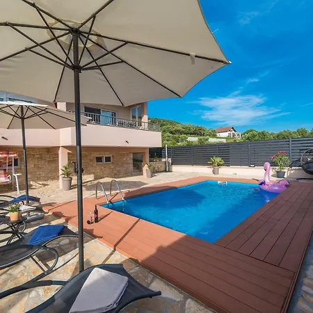 Maja With Private Pool * סבטי פטר