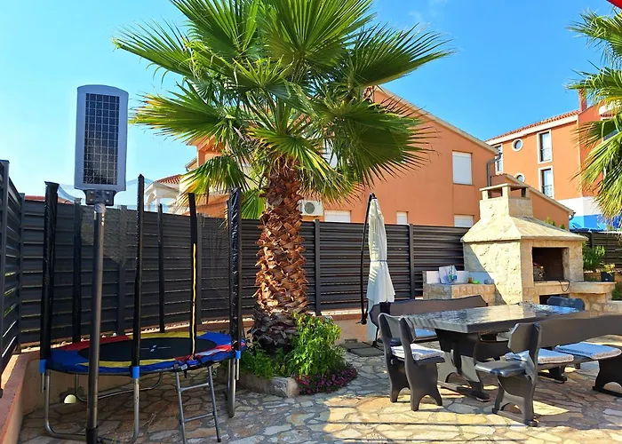 Maja With Private Pool Apartment