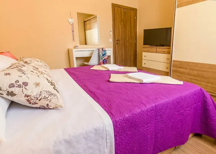 Maja With Private Pool Apartment *