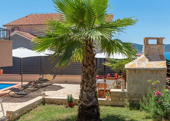 Maja With Private Pool