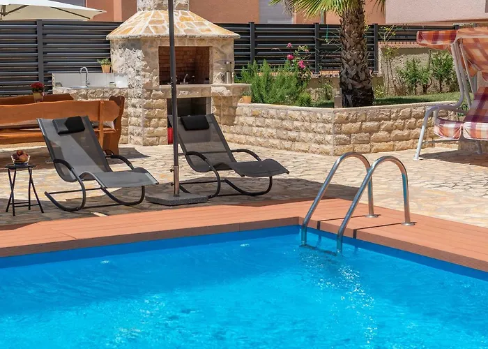 Apartment Maja With Private Pool Sveti Petar (Zadar)